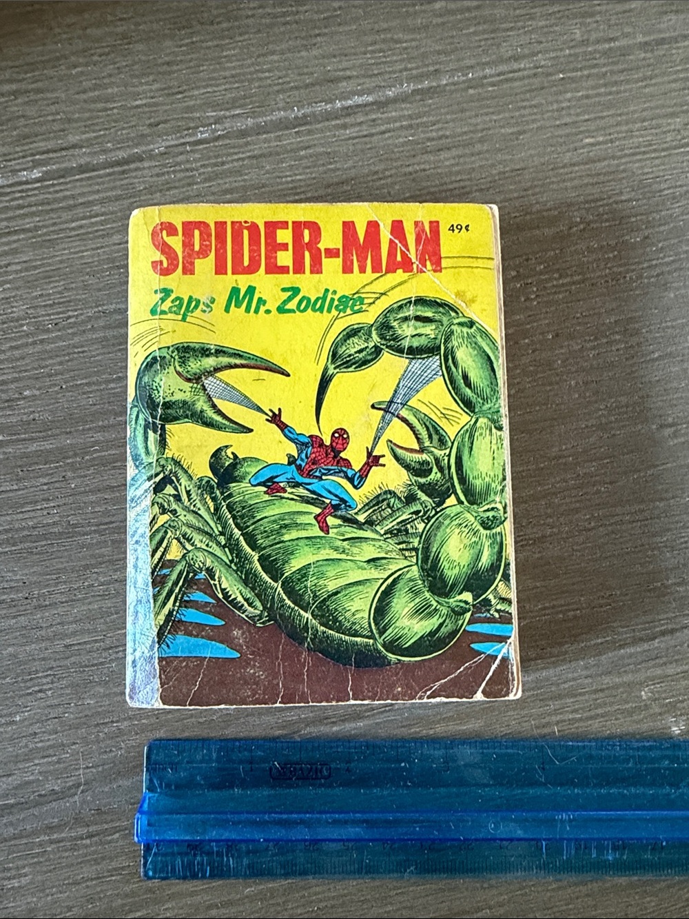 Spider-Man Reptile Hideout Tank Décor - Yellow/Green